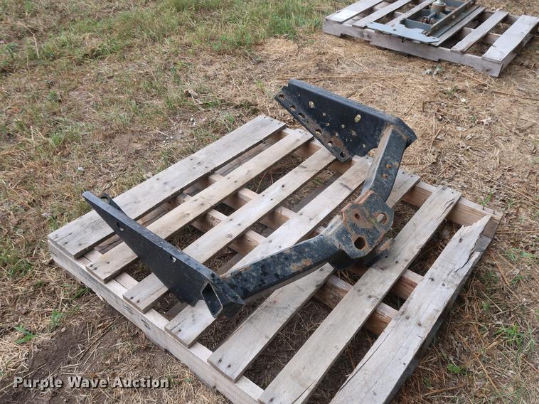 image for item DF2324 Receiver hitch and gooseneck plate