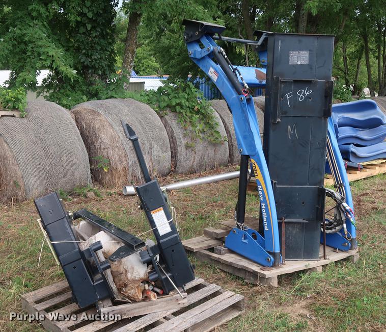 image for item DF2328 New Holland 270TL loader