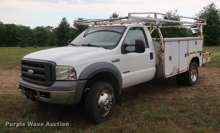 image for item DF2329 2005 Ford F550 utility truck