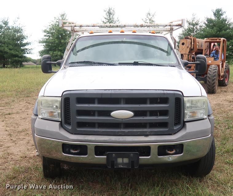 image for item DF2329 2005 Ford F550 utility truck