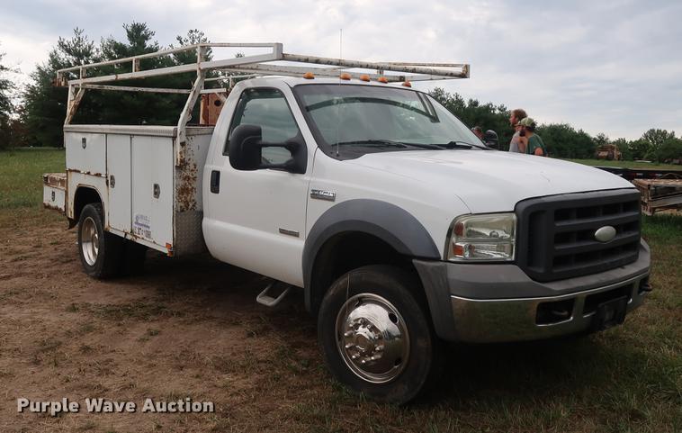 image for item DF2329 2005 Ford F550 utility truck