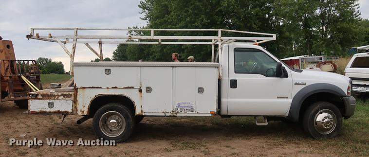 image for item DF2329 2005 Ford F550 utility truck