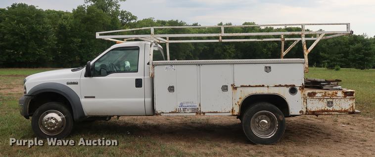 image for item DF2329 2005 Ford F550 utility truck