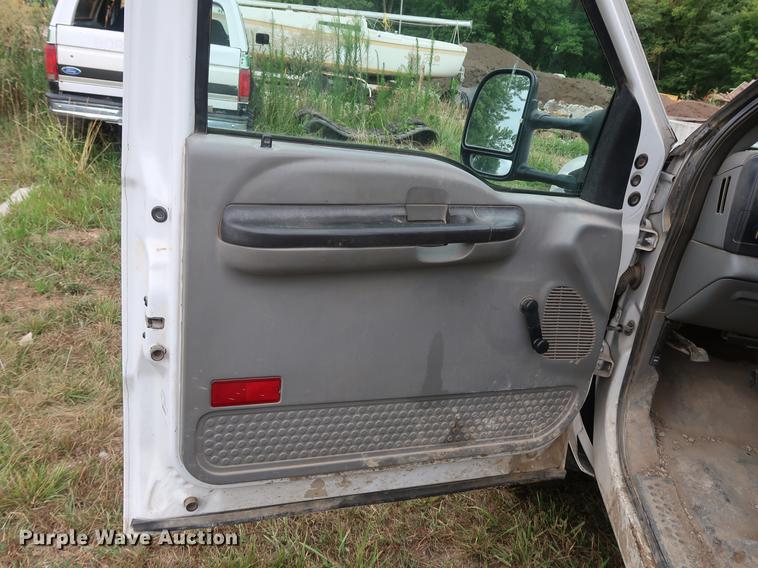 image for item DF2329 2005 Ford F550 utility truck