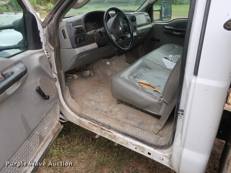 image for item DF2329 2005 Ford F550 utility truck