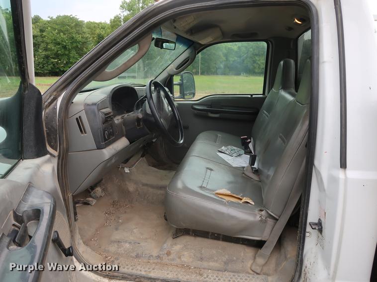 image for item DF2329 2005 Ford F550 utility truck