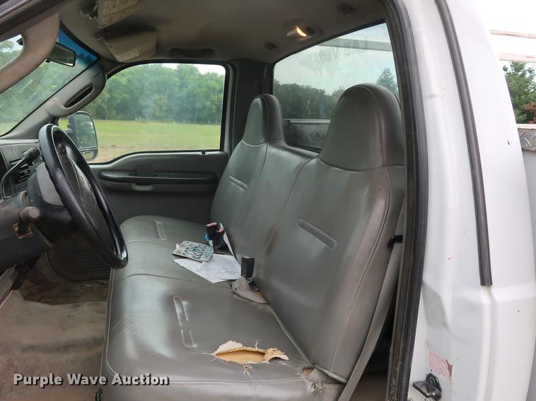 image for item DF2329 2005 Ford F550 utility truck