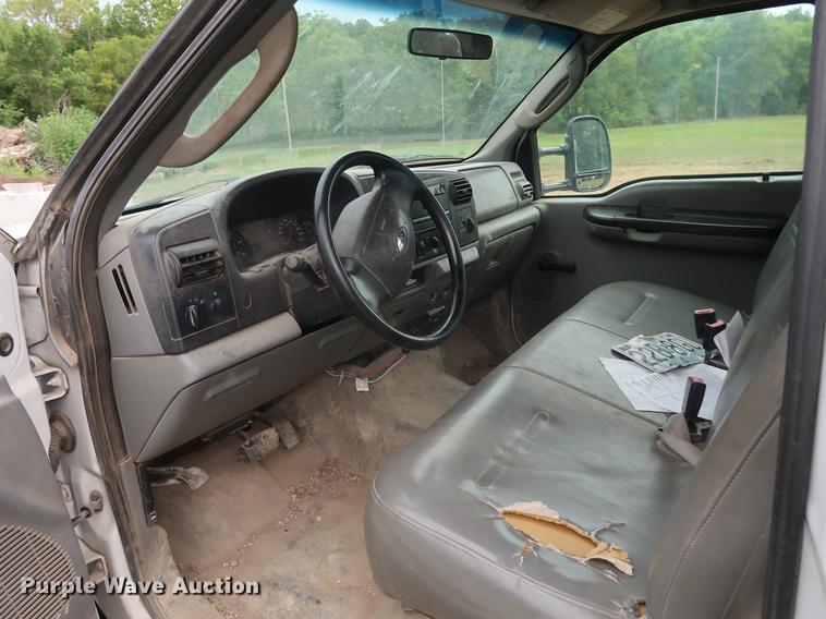 image for item DF2329 2005 Ford F550 utility truck
