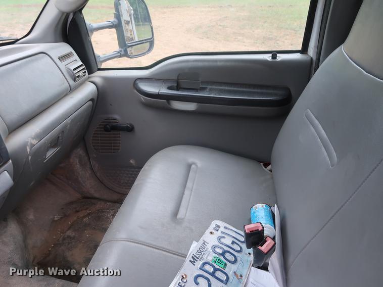 image for item DF2329 2005 Ford F550 utility truck