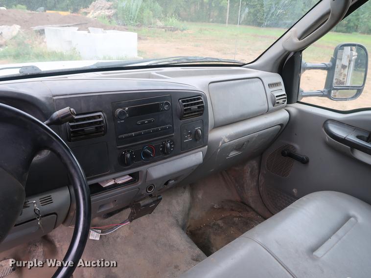 image for item DF2329 2005 Ford F550 utility truck