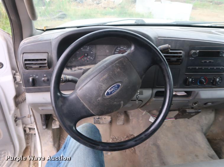 image for item DF2329 2005 Ford F550 utility truck