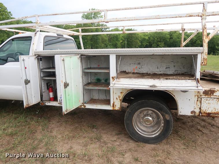 image for item DF2329 2005 Ford F550 utility truck