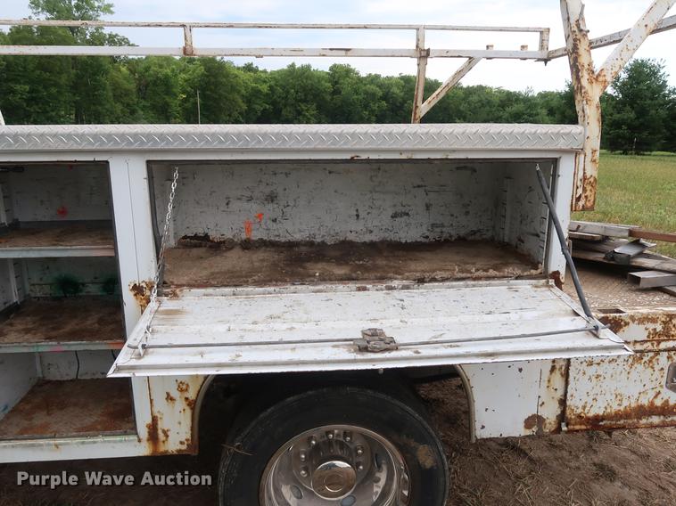 image for item DF2329 2005 Ford F550 utility truck