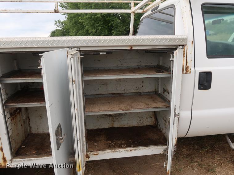 image for item DF2329 2005 Ford F550 utility truck