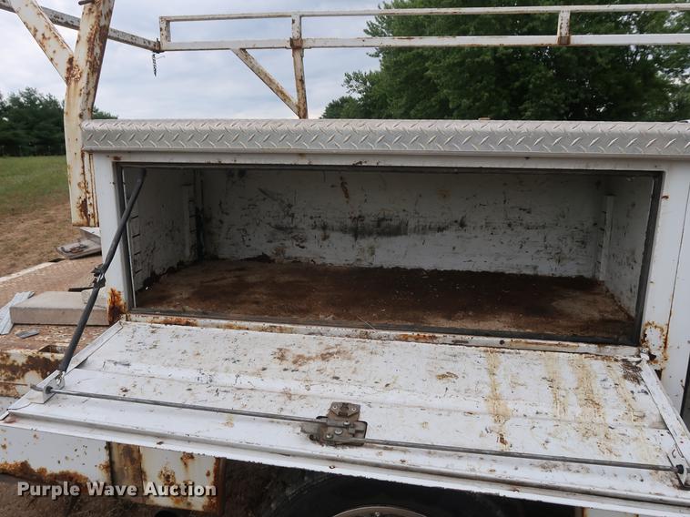 image for item DF2329 2005 Ford F550 utility truck