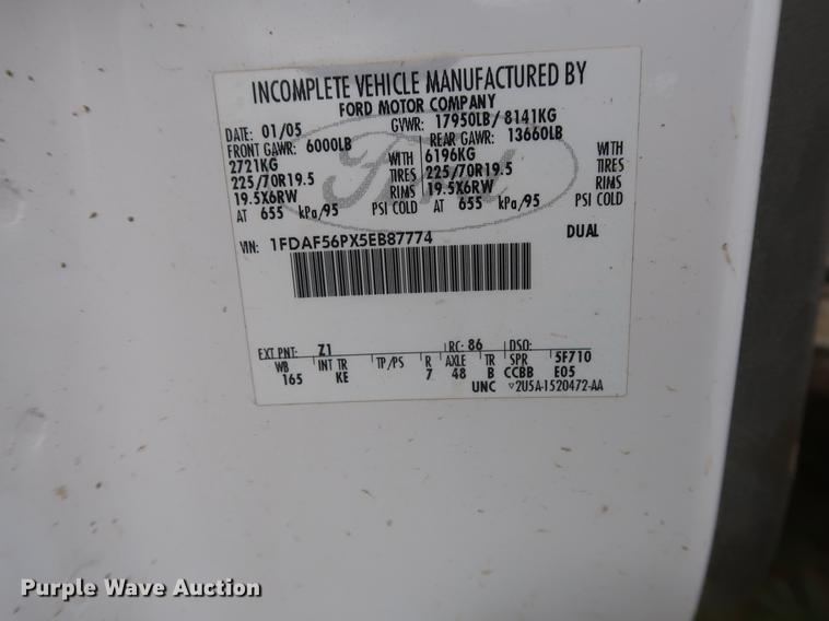 image for item DF2329 2005 Ford F550 utility truck