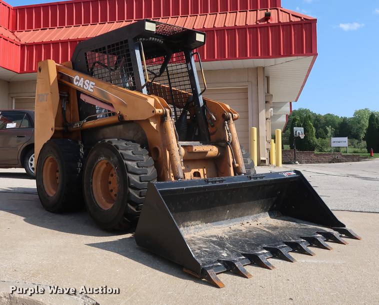 image for item DF2336 2003 Case 70XT skid steer