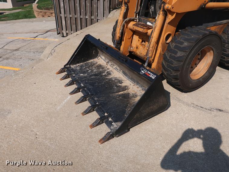 image for item DF2336 2003 Case 70XT skid steer