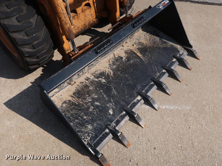 image for item DF2336 2003 Case 70XT skid steer