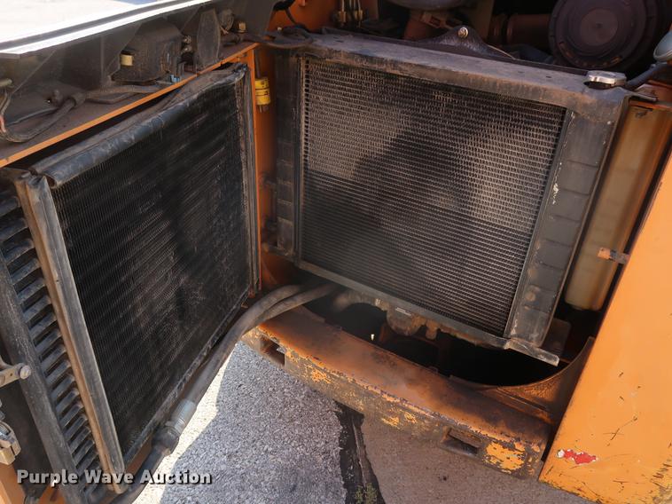 image for item DF2336 2003 Case 70XT skid steer