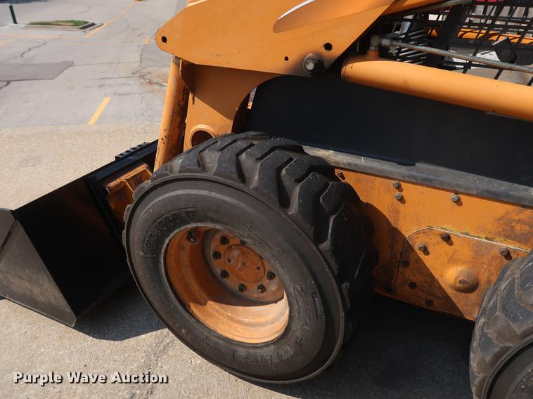 image for item DF2336 2003 Case 70XT skid steer