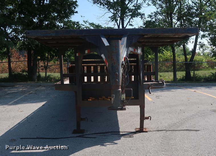 image for item DF2338 2005 equipment trailer