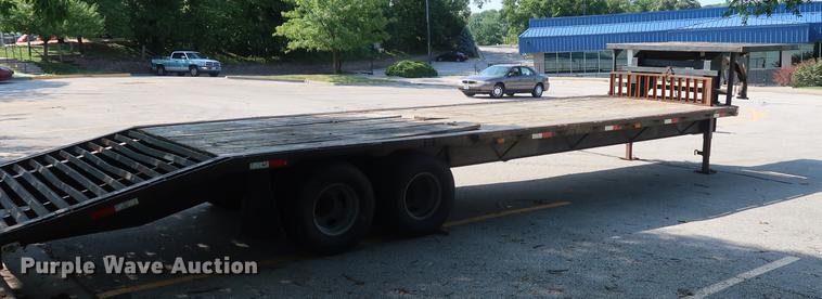 image for item DF2338 2005 equipment trailer