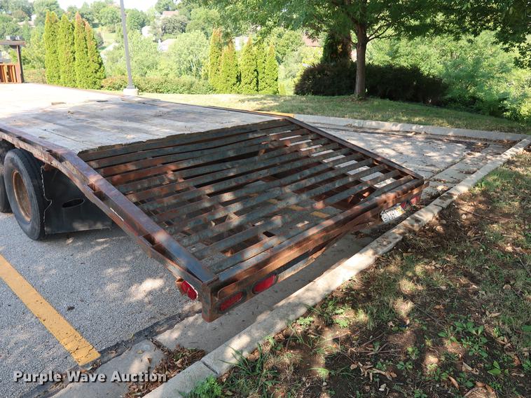 image for item DF2338 2005 equipment trailer