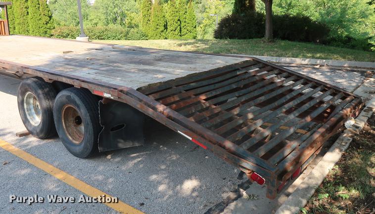 image for item DF2338 2005 equipment trailer