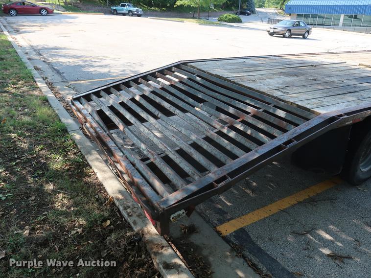 image for item DF2338 2005 equipment trailer