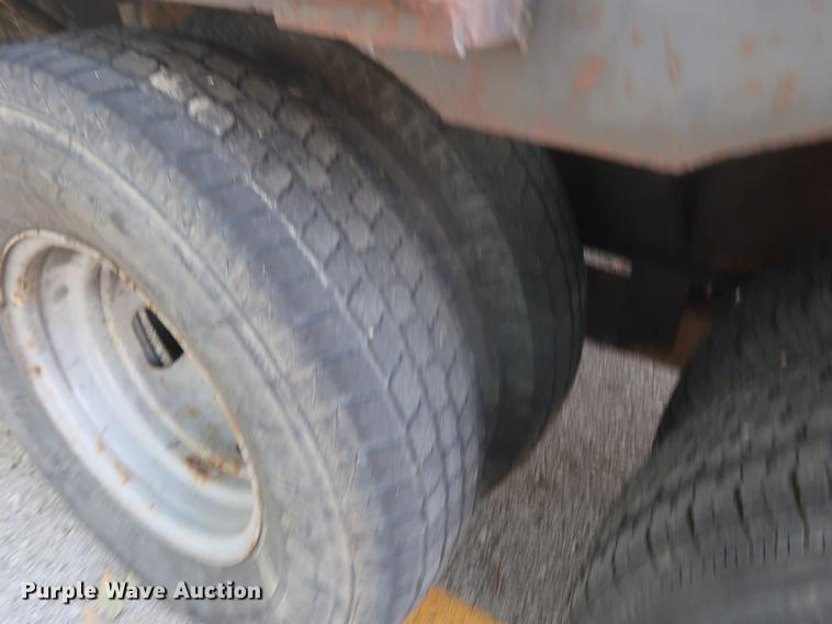 image for item DF2338 2005 equipment trailer