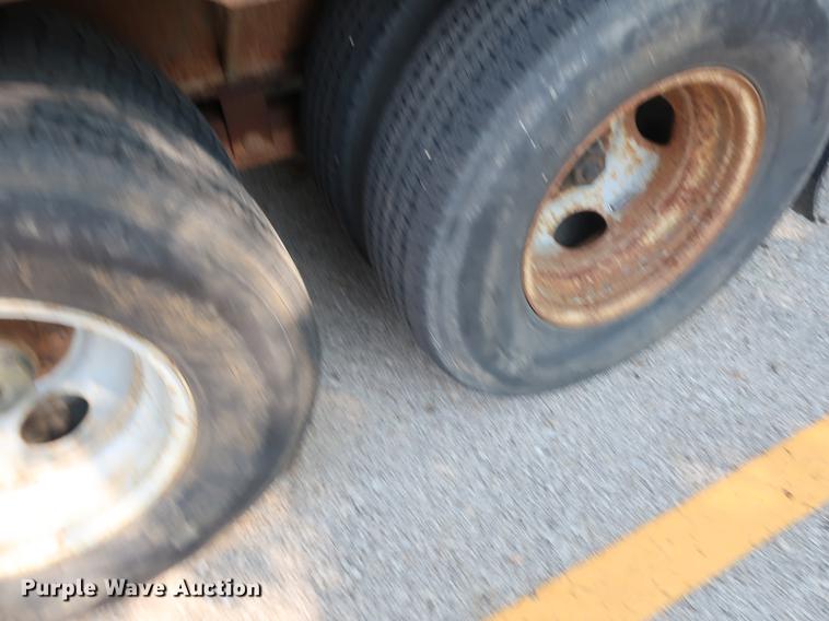 image for item DF2338 2005 equipment trailer