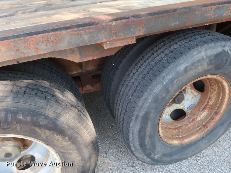 image for item DF2338 2005 equipment trailer