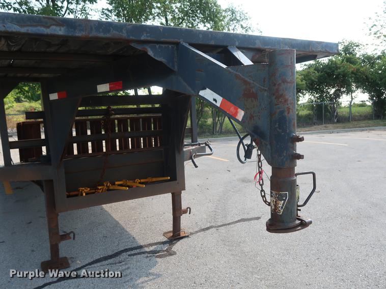 image for item DF2338 2005 equipment trailer