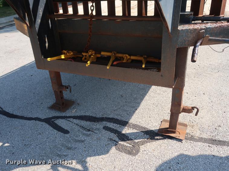 image for item DF2338 2005 equipment trailer