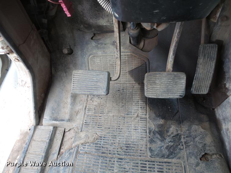 image for item DV9310 1982 International S1954 flatbed truck