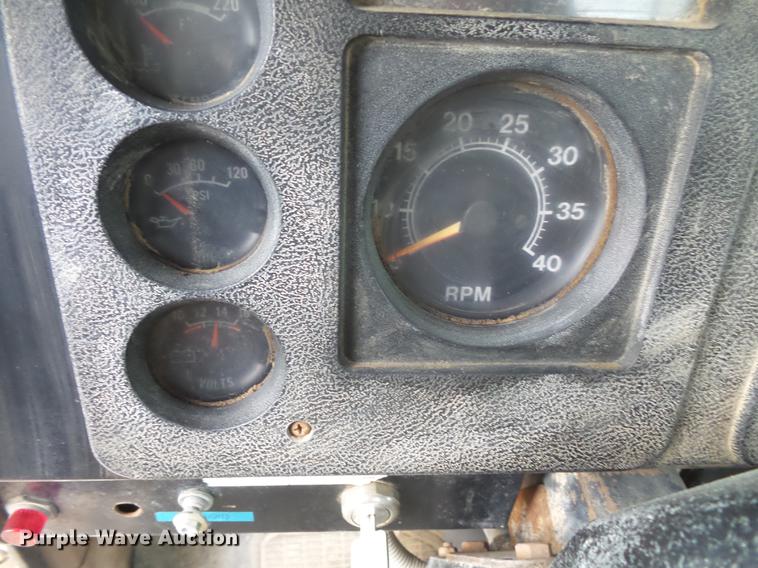 image for item DV9310 1982 International S1954 flatbed truck