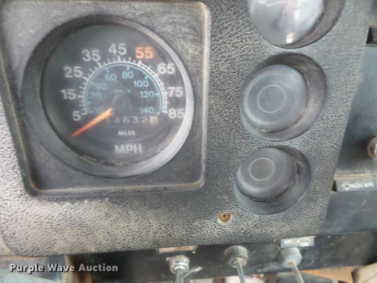 image for item DV9310 1982 International S1954 flatbed truck