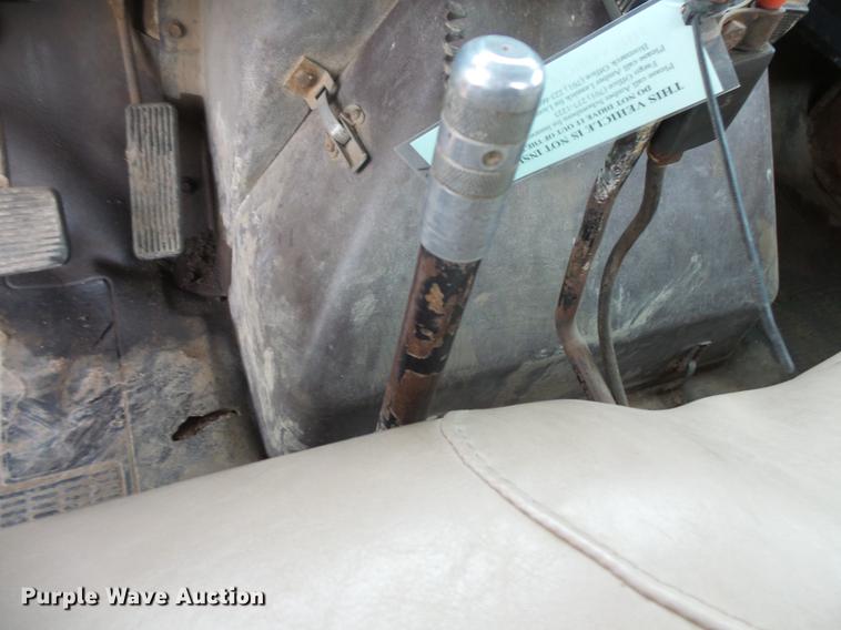 image for item DV9310 1982 International S1954 flatbed truck