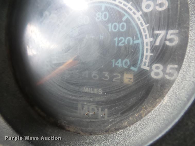 image for item DV9310 1982 International S1954 flatbed truck