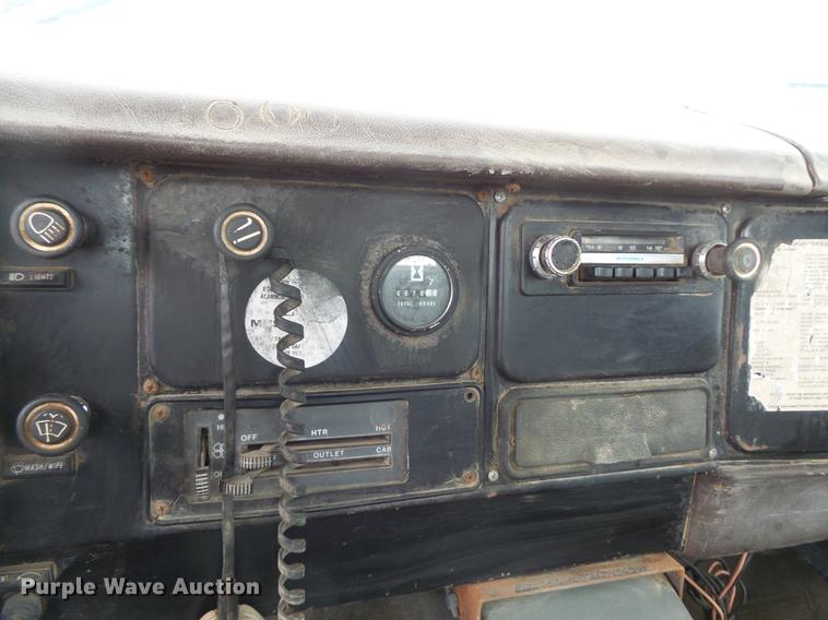 image for item DV9310 1982 International S1954 flatbed truck