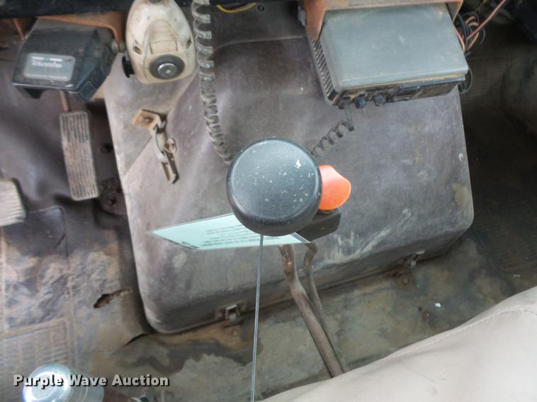 image for item DV9310 1982 International S1954 flatbed truck