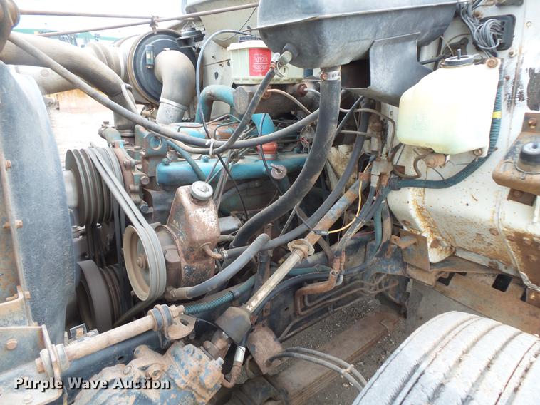 image for item DV9310 1982 International S1954 flatbed truck