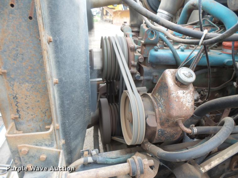 image for item DV9310 1982 International S1954 flatbed truck