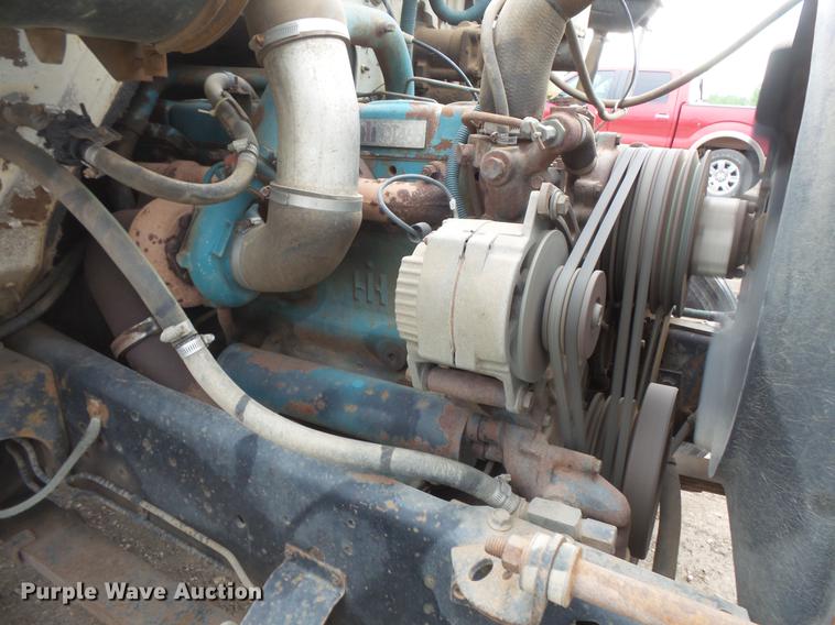 image for item DV9310 1982 International S1954 flatbed truck