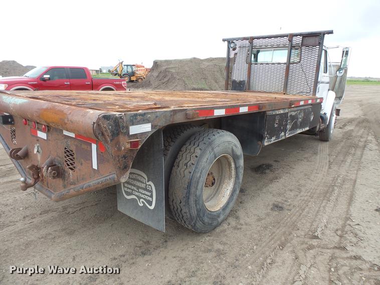 image for item DV9310 1982 International S1954 flatbed truck