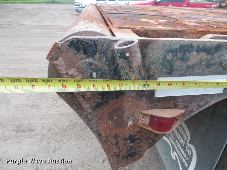 image for item DV9310 1982 International S1954 flatbed truck