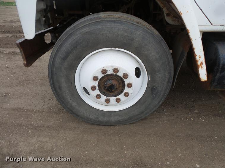 image for item DV9310 1982 International S1954 flatbed truck