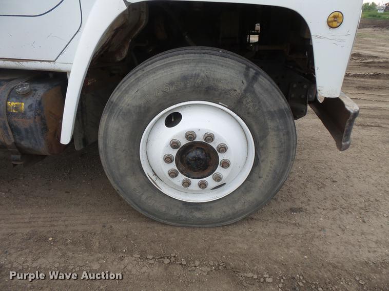 image for item DV9310 1982 International S1954 flatbed truck