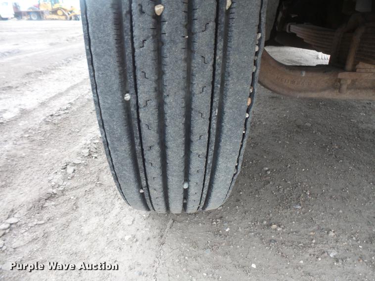 image for item DV9310 1982 International S1954 flatbed truck